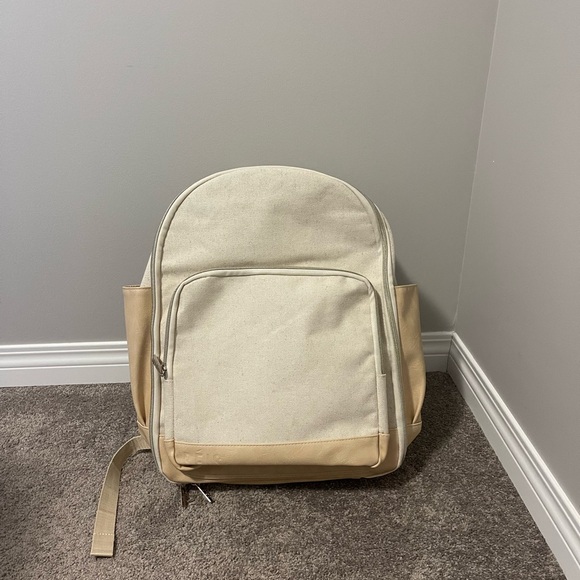 Beis Backpack - Picture 3 of 3